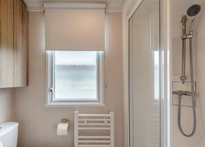 Bathroom - Silver Caravan with parking, ensuite & decking (Skegness)