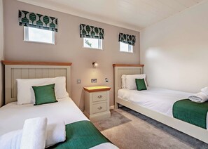2 bedrooms - Deluxe Lodge with parking, ensuite & decking 6 (Skegness)