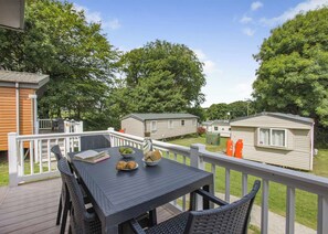 Outdoor dining - Prestige Lodge with parking, ensuite & decking 4 (Skegness)