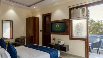 In-room safe, desk, laptop workspace, free WiFi