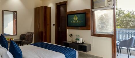 In-room safe, desk, laptop workspace, free WiFi