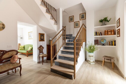 Villa with garden and air conditioning
