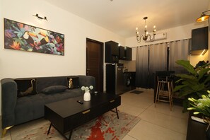 Living area - Cozy 1-bedroom apartment in beautiful Siolim with AC and gym access (mapusa)