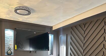 Quaint, chic, art nouveau 1- bedroom Garden apartment in East Brooklyn