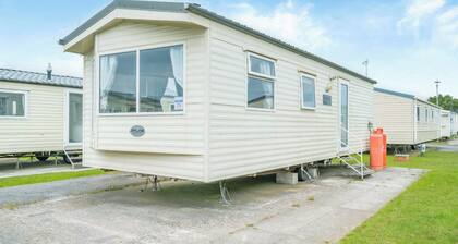 Bronze Caravan with parking 4