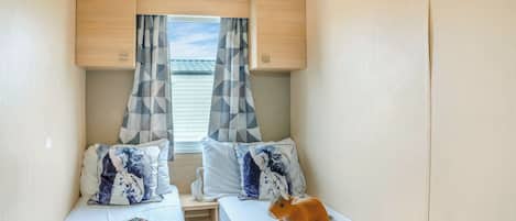 Bedroom, Bed, House