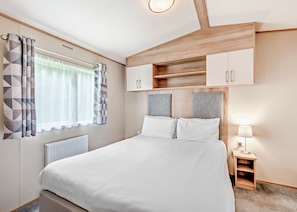 2 bedrooms - Gold 2, Slps 6, parking, decking (Porthcawl)