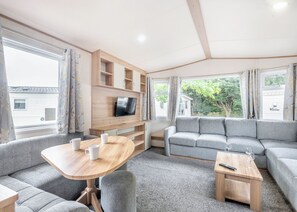 Living area - Gold 3, Slps 8, parking, ensuite, decking (Porthcawl)
