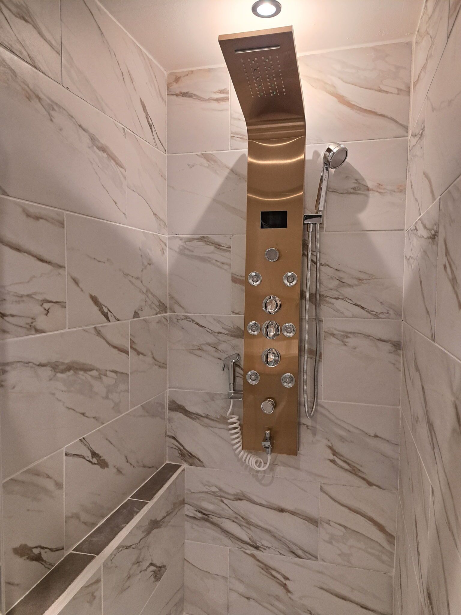 Suihku, pyyhkeet, vessapaperi