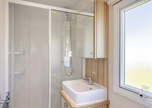 Bathroom - Bronze 2 Bedroom Caravan, Sleeps 6 (Shanklin)