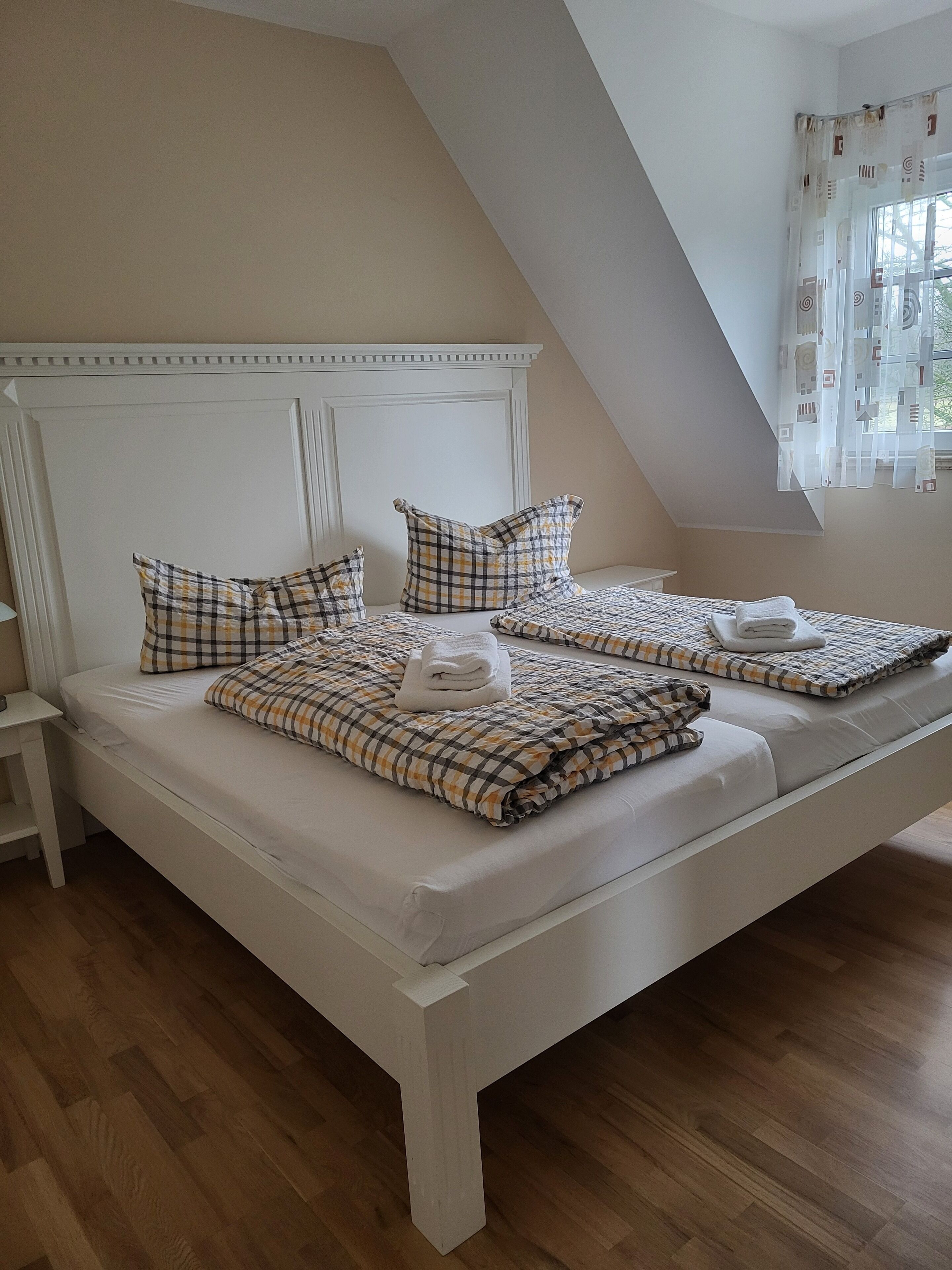 Internet, bed sheets