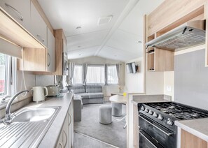 Unclassified image, 4 of 10, button - Bronze 3 Bedroom Caravan, Sleeps 8 (Shanklin)