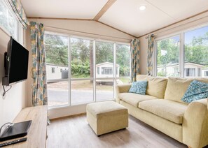 TV - Bronze Premium 1 Bedroom Caravan, Sleeps 2 (Shanklin)