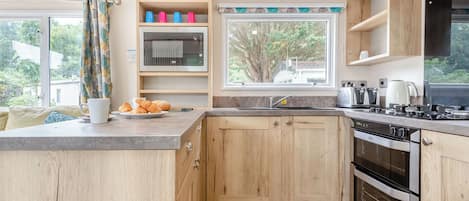 Fridge, oven, stovetop, toaster