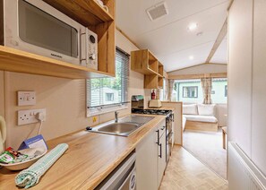 Fridge, oven, stovetop, toaster - Bronze 2 Bedroom Caravan, Sleeps 4. With parking (Bowness-on-Windermere)