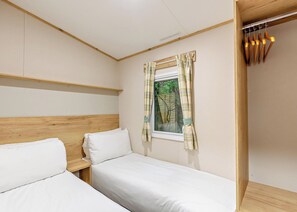 2 bedrooms - Bronze 2 Bedroom Caravan, Sleeps 4. With parking (Bowness-on-Windermere)