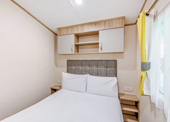 2 bedrooms - Bronze 2 Bedroom Caravan, Sleeps 6 (Bowness-on-Windermere)
