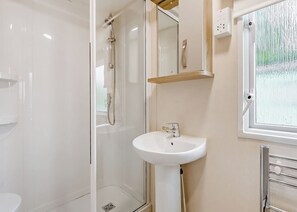 Bathroom - Bronze 2 Bedroom Caravan, Sleeps 6 (Bowness-on-Windermere)
