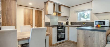 Fridge, oven, stovetop, toaster