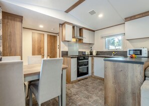 Fridge, oven, stovetop, toaster