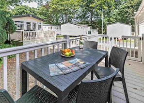 Outdoor dining - Bronze Premium 2 Caravan slps 4, parking, decking (Bowness-on-Windermere)