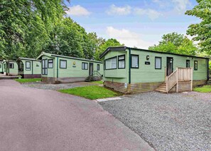 Unclassified image, 2 of 8, button - Gold 2 Caravan, slps 4, parking, ensuite & decking (Bowness-on-Windermere)