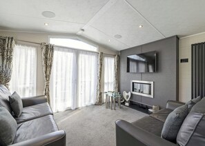 Unclassified image, 4 of 8, button - Gold 2 Caravan, slps 4, parking, ensuite & decking (Bowness-on-Windermere)