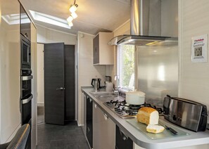 Unclassified image, 5 of 8, button - Gold 2 Caravan, slps 4, parking, ensuite & decking (Bowness-on-Windermere)