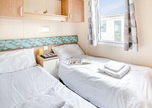 2 bedrooms - Gold Premium 2, Slps 6, parking, decking (Porthcawl)