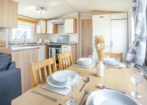 Kitchen Diner, House - Gold Premium 2, Slps 6, parking, decking (Porthcawl)