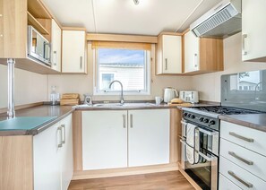 Private kitchen - Gold Premium 2, Slps 6, parking, decking (Porthcawl)