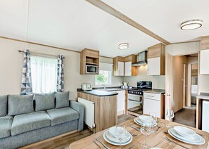 Interior - Gold 2 Bedroom Caravan, Sleeps 6. With parking (Bowness-on-Windermere)