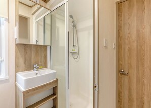 Bathroom - Silver 3 Bedroom Caravan, Sleeps 8 (Shanklin)