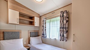 Room - Gold 2 Caravan, slps 6, parking & decking (Bowness-on-Windermere)