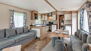 Living area - Gold 2 Caravan, slps 6, parking & decking (Bowness-on-Windermere)