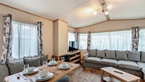 Living area - Gold 2 Caravan, slps 6, parking & decking (Bowness-on-Windermere)
