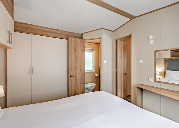 2 bedrooms - Gold Premium 2 Caravan, slps 6, parking & decking (Bowness-on-Windermere)