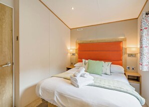 3 bedrooms - Gold Premium 3, Slps 6, parking, ensuite & decking (Bowness-on-Windermere)