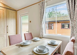 Dining - Gold Premium 3, Slps 6, parking, ensuite & decking (Bowness-on-Windermere)