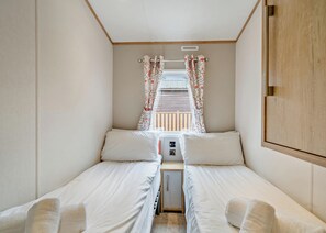3 bedrooms - Gold Premium 3, Slps 6, parking, ensuite & decking (Bowness-on-Windermere)