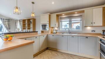 Fridge, oven, stovetop, toaster