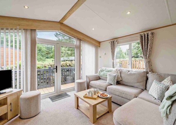 TV - Gold Premium Caravan with ensuite (Bowness-on-Windermere)