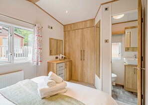 3 bedrooms - Gold Premium Caravan with ensuite (Bowness-on-Windermere)