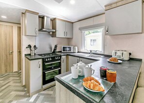 Kitchen, House - Gold Premium 3 Caravan, slps 8, parking & decking (Bowness-on-Windermere)