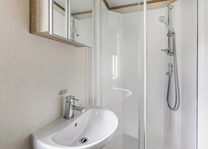 Bathroom - Gold Premium 3 Caravan, slps 8, parking & decking (Bowness-on-Windermere)