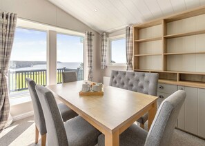 Dining - Deluxe Lodge with parking & ensuite 6 (Shanklin)