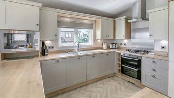Fridge, oven, stovetop, toaster