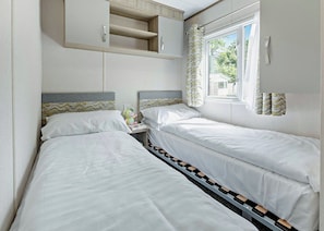 3 bedrooms - Gold Premium 3, Slps 8, parking, ensuite & decking (Bowness-on-Windermere)