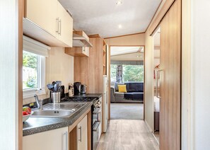 Fridge, oven, stovetop, toaster - Silver Premium 2 Caravan, Sleeps 6. With decking (Bowness-on-Windermere)
