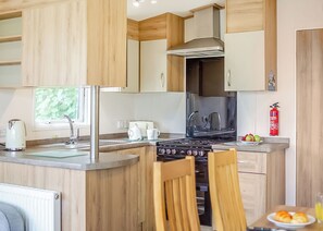 Private kitchen - Silver Caravan with parking (Porthcawl)